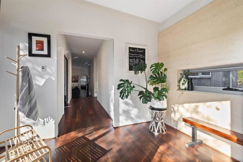 Banyandah - Accommodation Newcastle 3