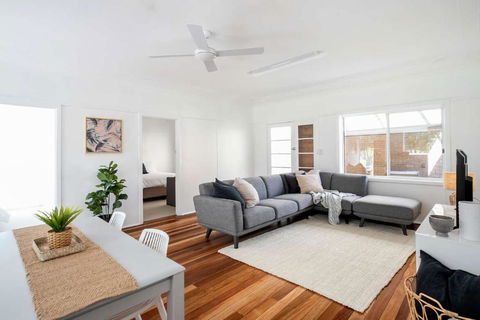 Barefoot Bungalow - Accommodation Newcastle 2