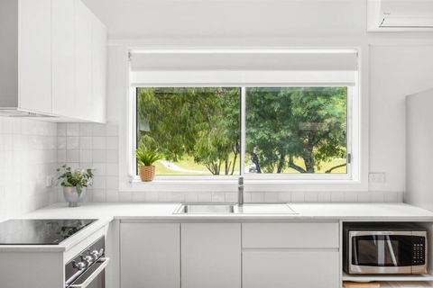 Barefoot Bungalow - Accommodation Newcastle 4