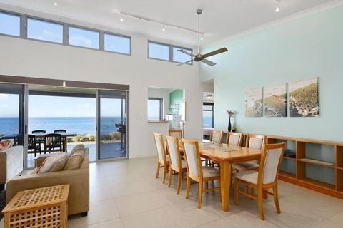 Bay House - Accommodation Newcastle 0