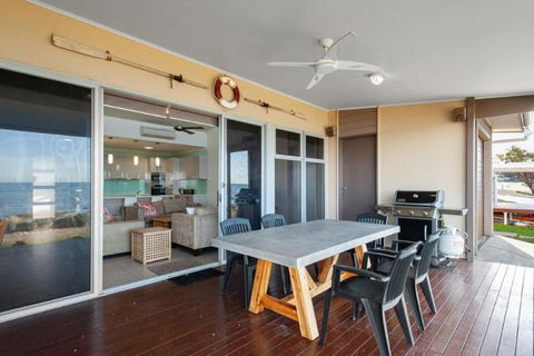Bay House - Accommodation Newcastle 4