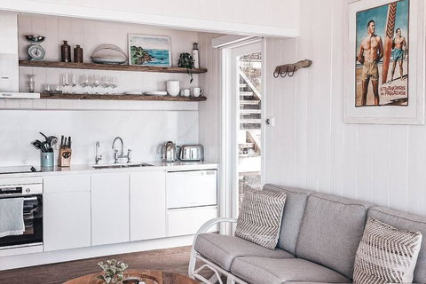 BAY PROPERTIES . Beach House Studio - Accommodation Newcastle 1