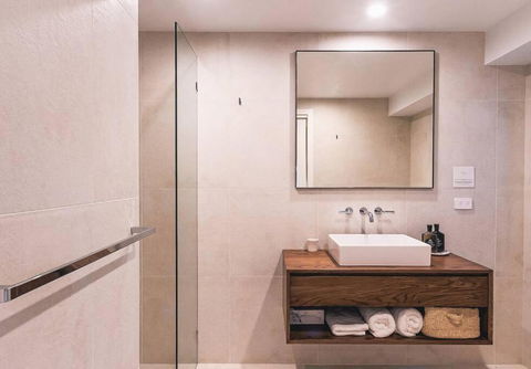 BAY PROPERTIES . Bridgewood - Accommodation Newcastle 4