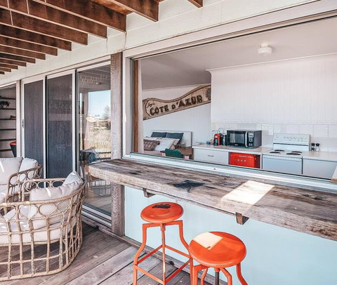 BAY PROPERTIES . Pacific Lodge Studio - Accommodation Newcastle 2