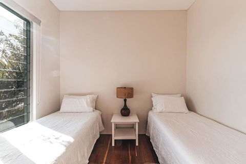 BAY PROPERTIES . The Big Chill - Accommodation Newcastle 3