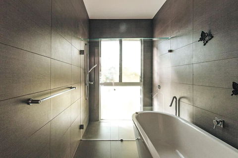 BAY PROPERTIES . The Chill - Accommodation Newcastle 4