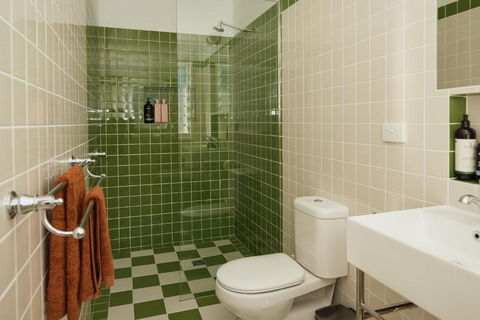 BAY PROPERTIES . The Sailor Shack - Accommodation Newcastle 4
