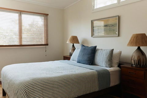 BAY PROPERTIES . The Sailor Shack - Accommodation Newcastle 3