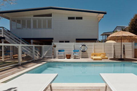 BAY PROPERTIES . The Sailor Shack - Accommodation Newcastle 0