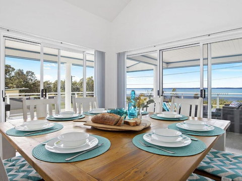 Bay Views - Accommodation Newcastle 2