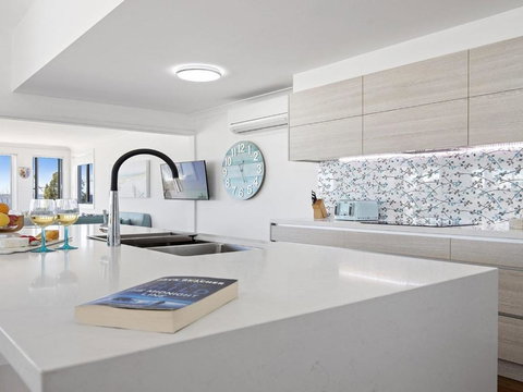 Bay Views - Accommodation Newcastle 3