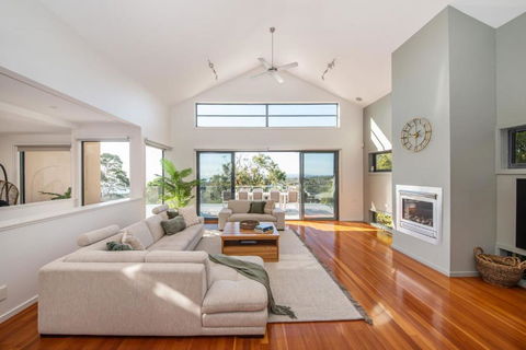 Bayview Bliss - Gas Heated Spa And Solar Heated Pool - Accommodation Newcastle 3