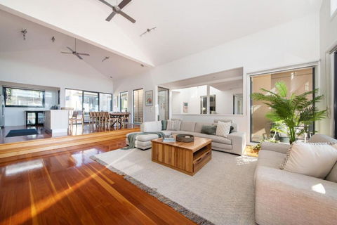 Bayview Bliss - Gas Heated Spa And Solar Heated Pool - Accommodation Newcastle 4