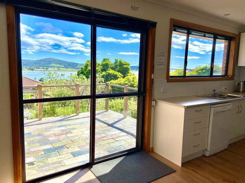 Baywatch St Helens 3 Bed 2 Bathrooms With Views - Accommodation Newcastle 0