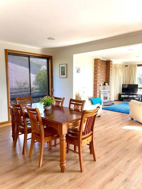 Baywatch St Helens 3 Bed 2 Bathrooms With Views - Accommodation Newcastle 1