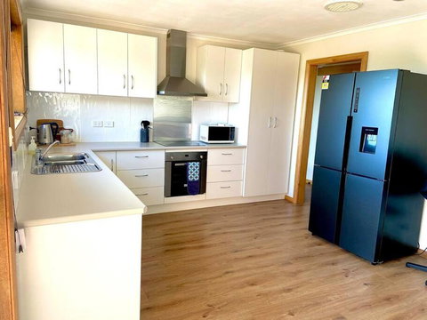 Baywatch St Helens 3 Bed 2 Bathrooms With Views - Accommodation Newcastle 4