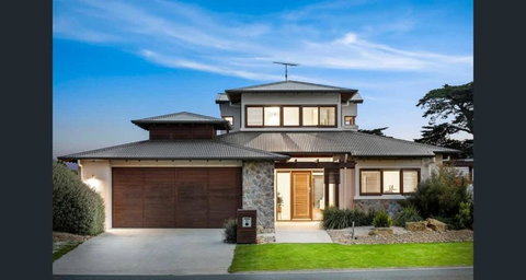 Beach And Golf Haven With Spa Luxury Living - Accommodation Newcastle 3