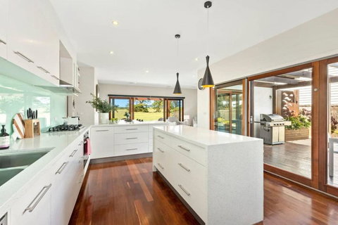 Beach And Golf Haven With Spa Luxury Living - Accommodation Newcastle 4