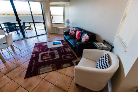 La Promenade - Accommodation Newcastle 3