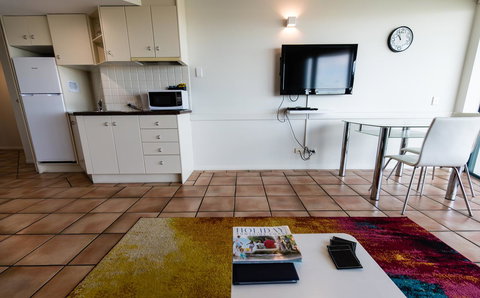 La Promenade - Accommodation Newcastle 9