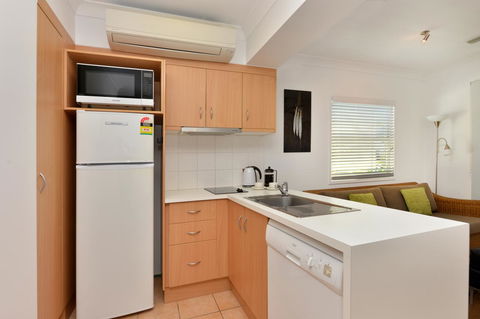 Port Douglas Apartments - Adults Only Oasis - Accommodation Newcastle 8