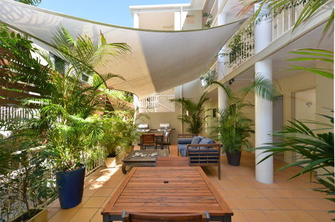 Port Douglas Apartments - Adults Only Oasis - Accommodation Newcastle 11