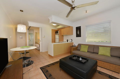 Port Douglas Apartments - Adults Only Oasis - Accommodation Newcastle 7