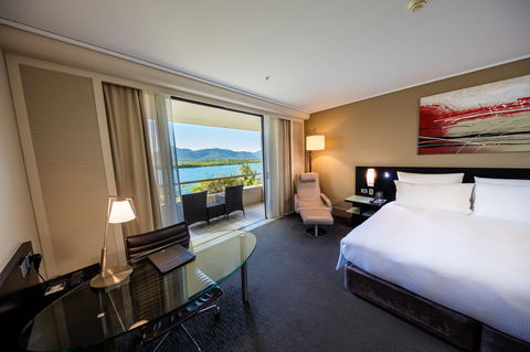 Hilton Cairns - Accommodation Newcastle 3