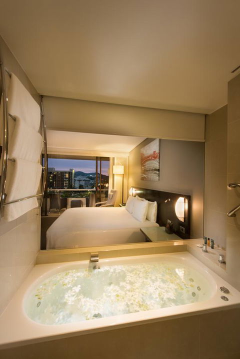 Hilton Cairns - Accommodation Newcastle 22