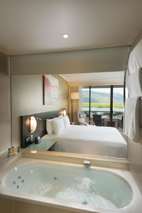 Hilton Cairns - Accommodation Newcastle 2