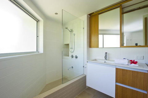 Maggies Beachfront Apartment 13 - Accommodation Newcastle 11