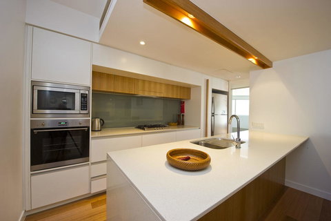 Maggies Beachfront Apartment 13 - Accommodation Newcastle 5