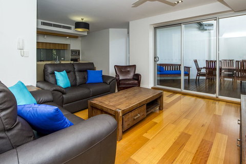 Maggies Beachfront Apartment 13 - Accommodation Newcastle 6