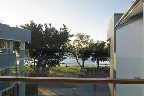 Maggies Beachfront Apartment 13 - Accommodation Newcastle 9