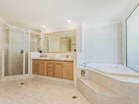Oceana On Broadbeach - Accommodation Newcastle 2