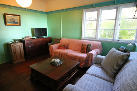Signal Cottage - Accommodation Newcastle 5