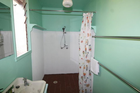 Signal Cottage - Accommodation Newcastle 10