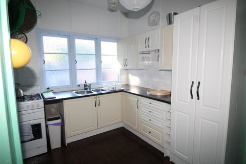 Signal Cottage - Accommodation Newcastle 6