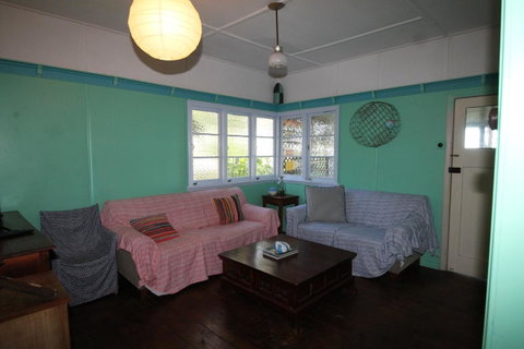 Signal Cottage - Accommodation Newcastle 4