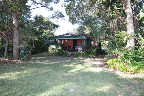Signal Cottage - Accommodation Newcastle 0