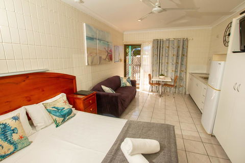 Tropical Palms Resort & 4WD Hire - Accommodation Newcastle 9