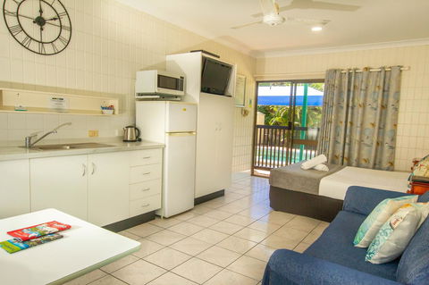 Tropical Palms Resort & 4WD Hire - Accommodation Newcastle 10