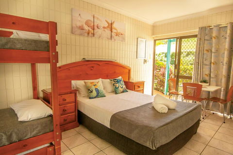 Tropical Palms Resort & 4WD Hire - Accommodation Newcastle 2