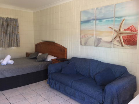 Tropical Palms Resort & 4WD Hire - Accommodation Newcastle 1