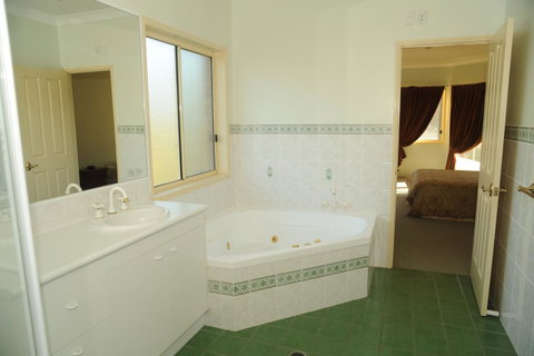 Waterfront At White Patch - Accommodation Newcastle 17