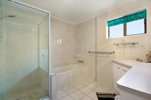 Keith\'s Place, 1 Of The 3 Most Popular Units On Bribie - Accommodation Newcastle 27