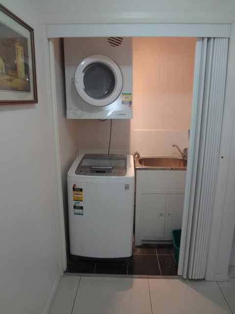 Keith's Sister - Accommodation Newcastle 34