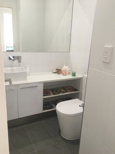 Modern Beach Villa - Accommodation Newcastle 8