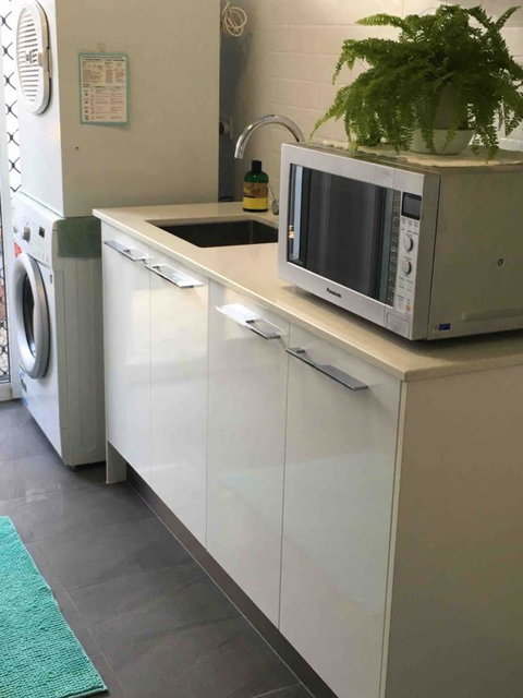 Modern Beach Villa - Accommodation Newcastle 9