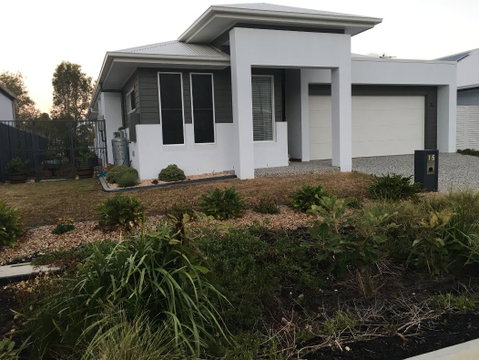 Modern Beach Villa - Accommodation Newcastle 2